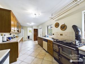 Kitchen- click for photo gallery